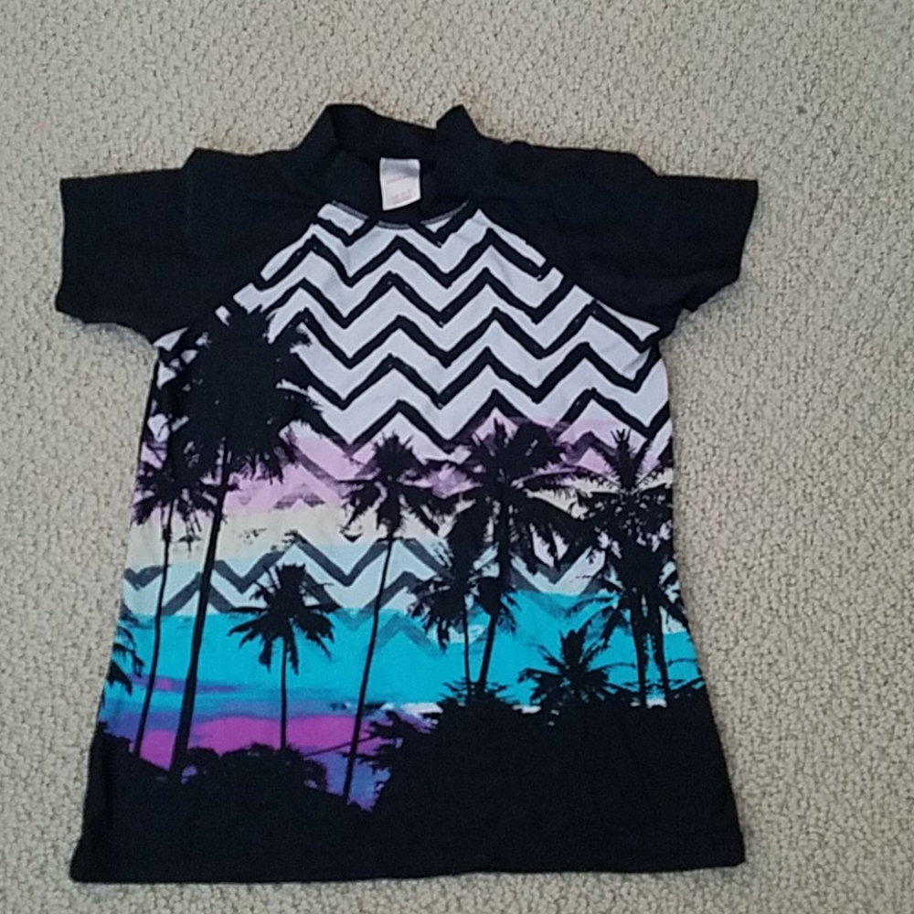 🖤Beachy rash guard🖤